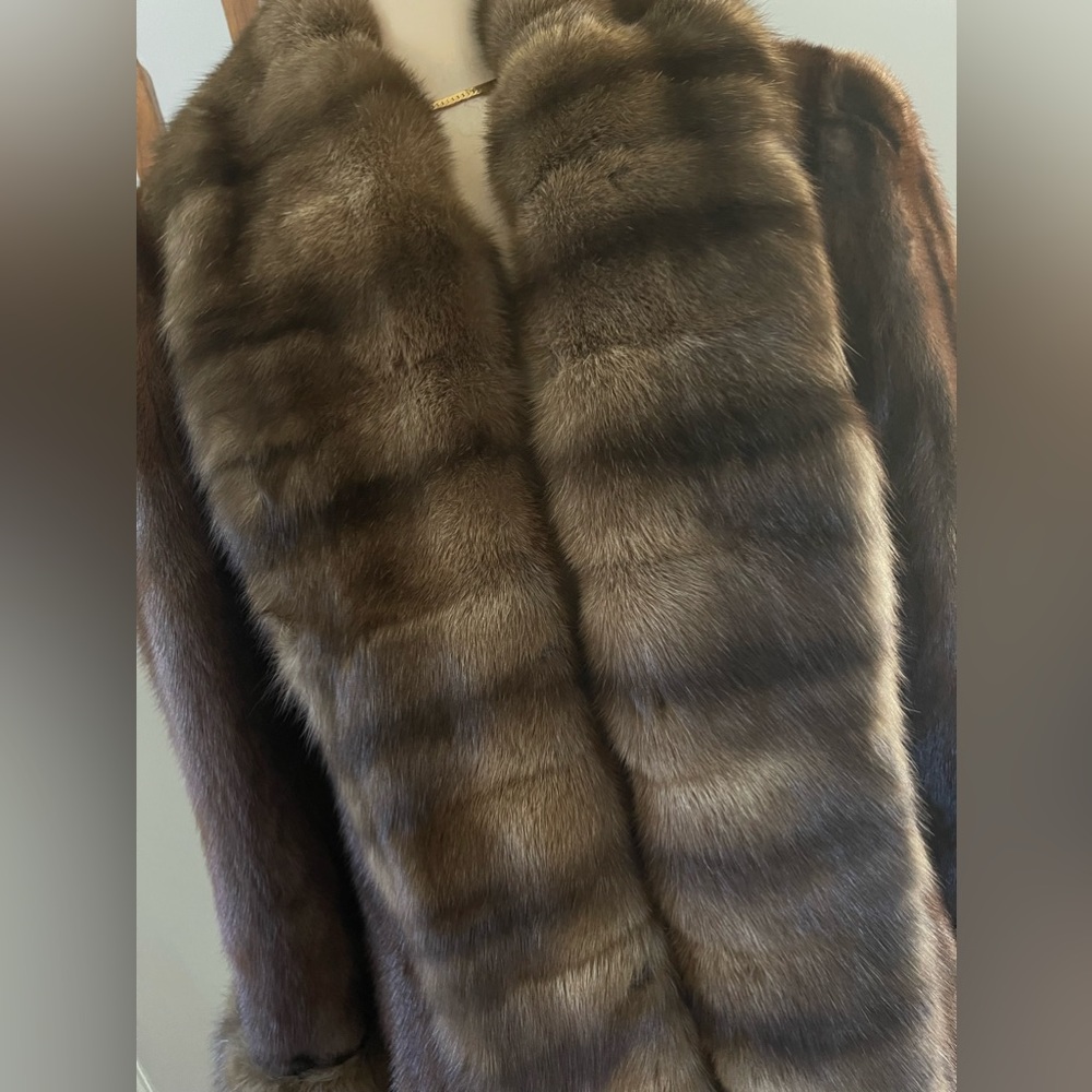 Beautiful Oscar de la Renta Sable Trimmed Tuxedo Mink Coat Extra Long - Picture 7 of 9